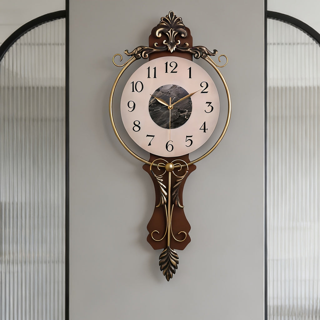 Horloge murale en fer, irrégulière, allure rétro, gros plan