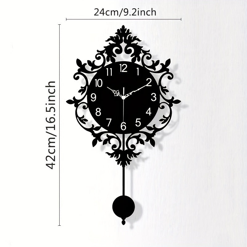 Horloge murale en acrylique, irrégulière, décor sculpté, vue d'ensemble