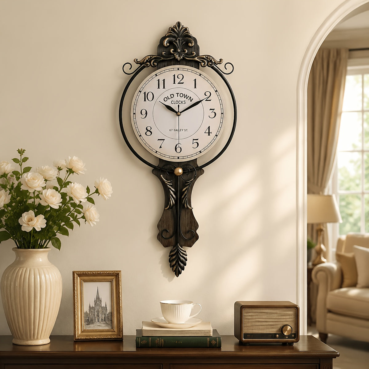 Horloge murale en fer, irrégulière, allure rétro, autre angle