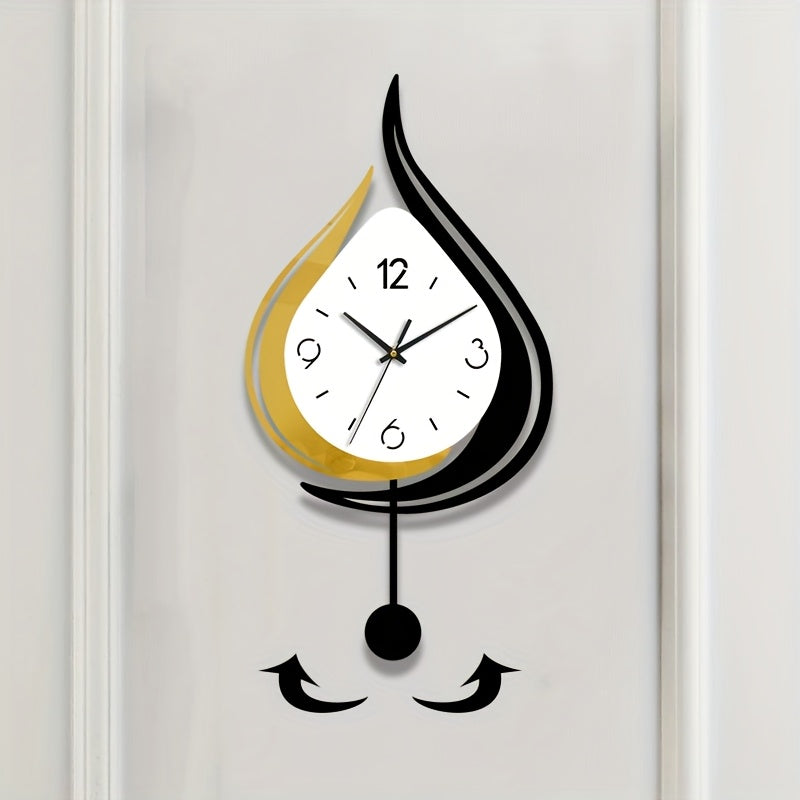 Horloge murale en acrylique, irrégulière, balancier apparent, vue d'ensemble