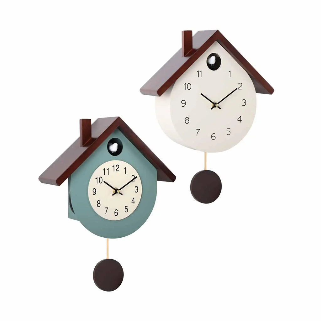 Horloge murale en bois maison à balancier, bleu ou crème