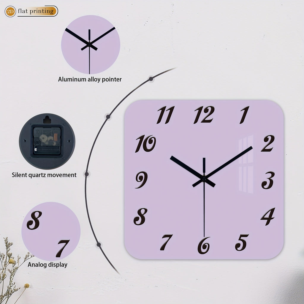 Horloge murale carrée teinte lilas aux chiffres italiques