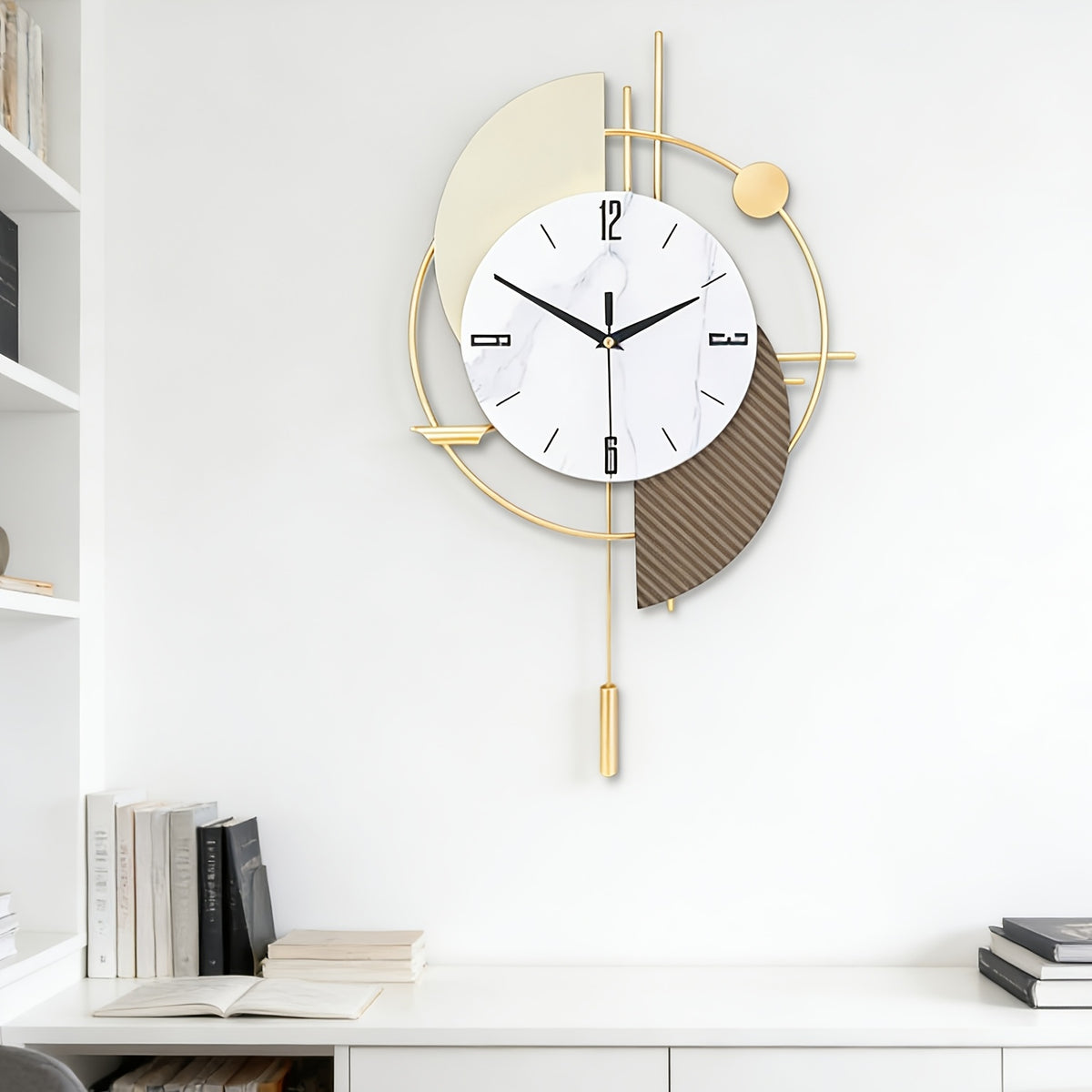 Horloge murale métal doré 33x55 cm, cadran effet marbre