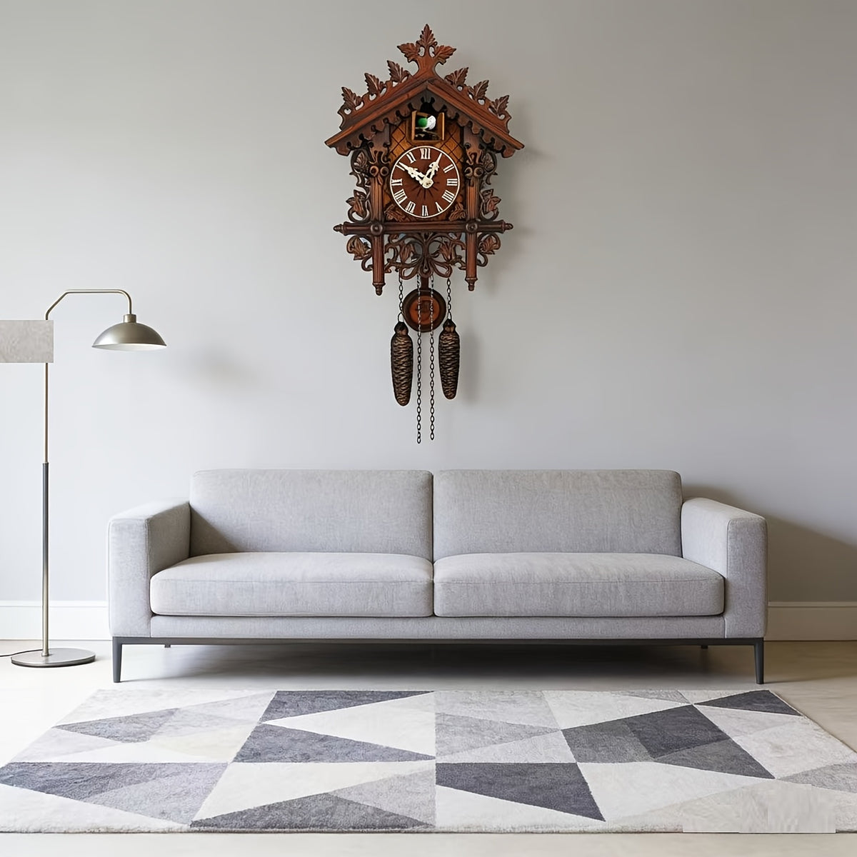 Horloge murale à coucou 45 cm au décor de lierre sculpté