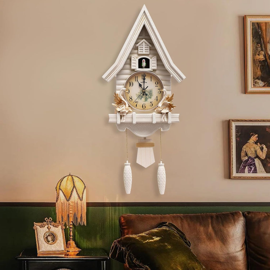 Horloge murale à coucou blanc crème, cygnes dorés au cadran