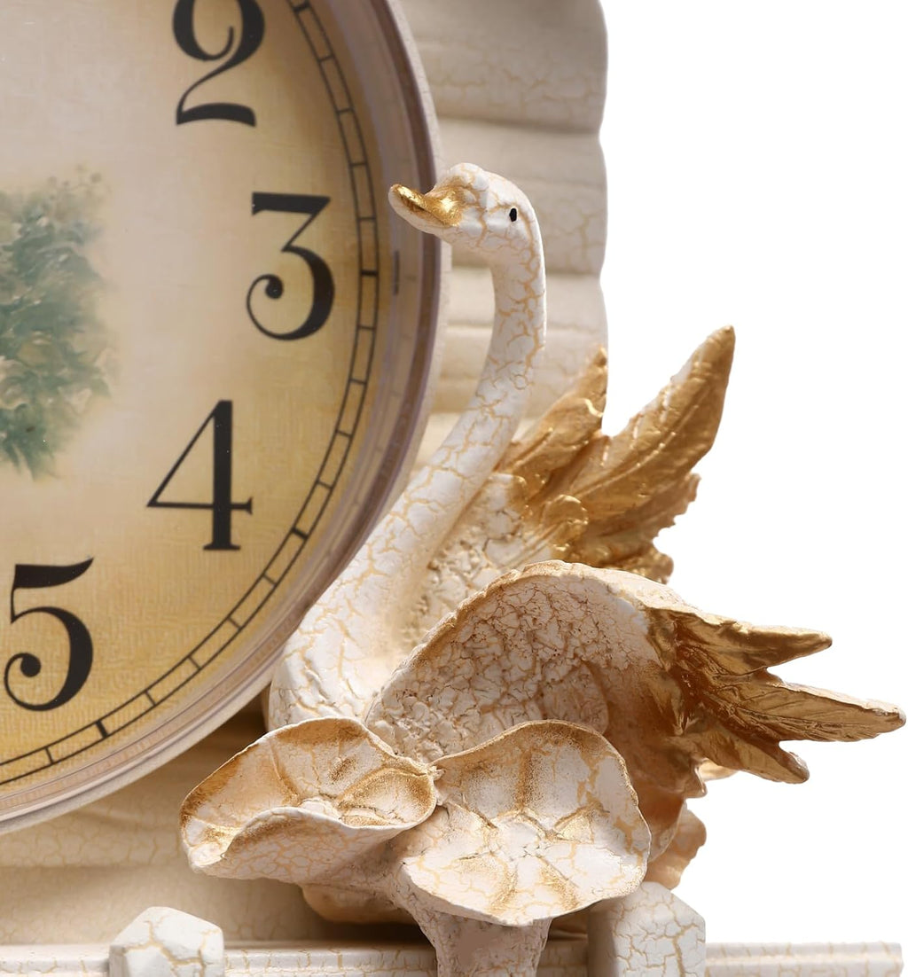 Horloge murale à coucou blanc crème, cygnes dorés au cadran