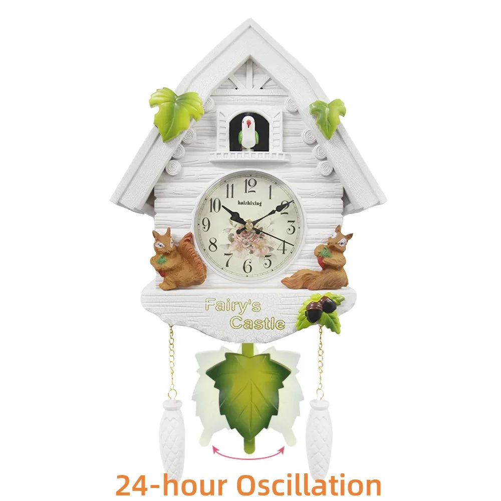 Horloge murale à coucou blanche, écureuils et champignons