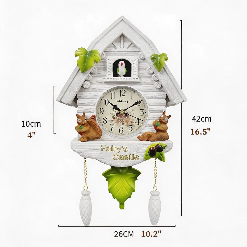 Horloge murale à coucou blanche, écureuils et champignons