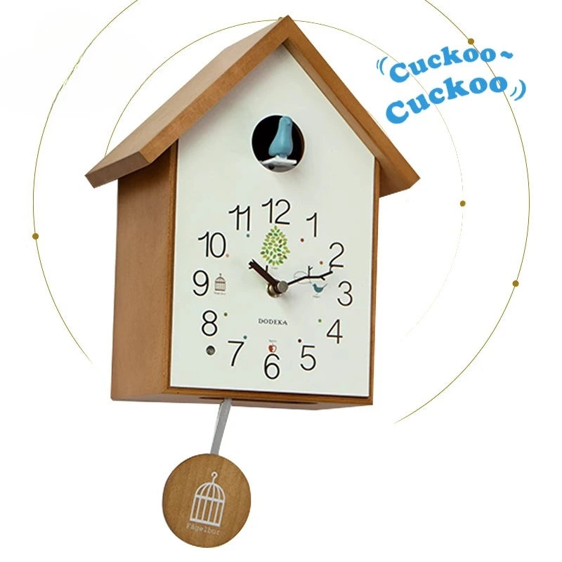 Horloge murale à coucou en bois d'aulne clair, deux modèles