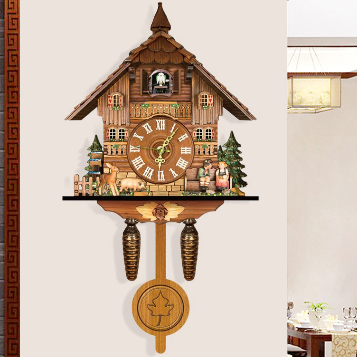 Horloge murale coucou chalet alpin aux figurines peintes