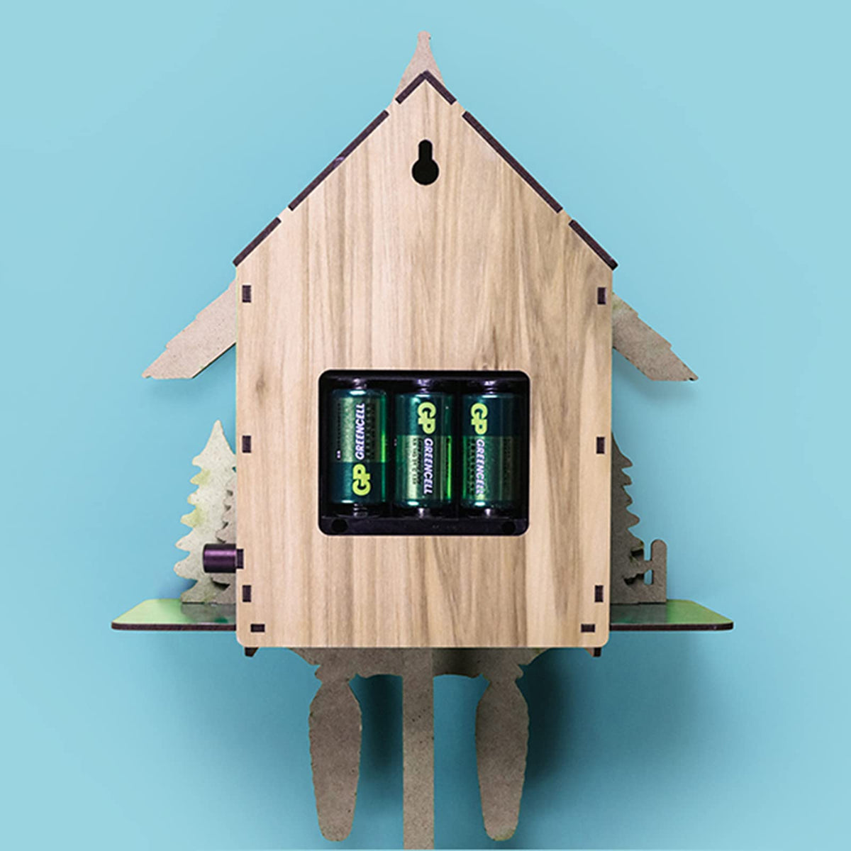 Horloge murale coucou chalet alpin aux figurines peintes