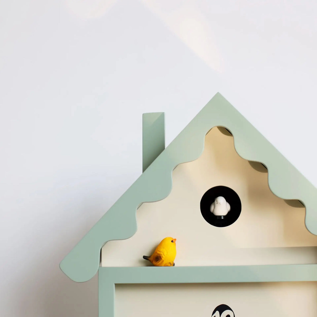 Horloge murale à coucou scandinave en bois d'okoumé 30x52 cm