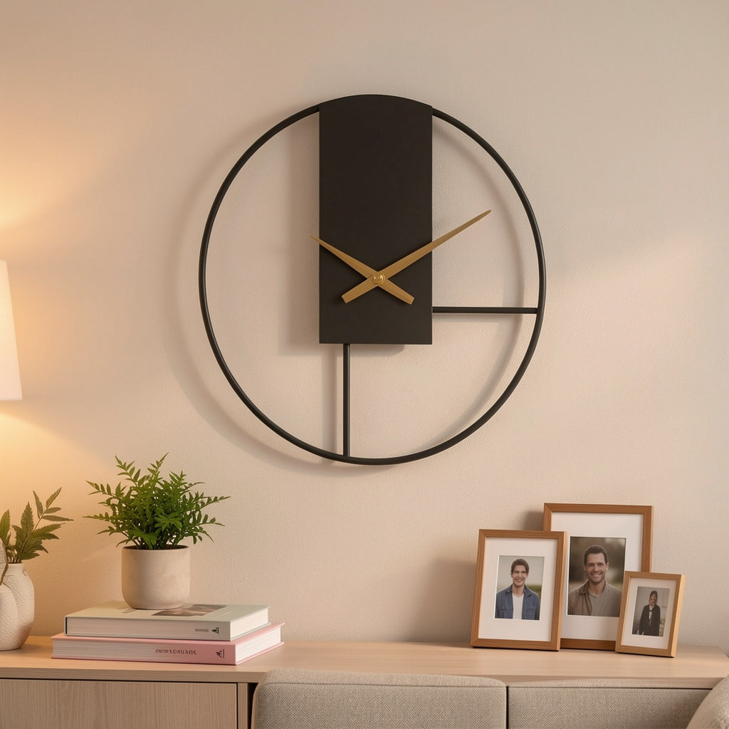 Horloge murale design en métal noir 40 cm, cadran sans chiffres
