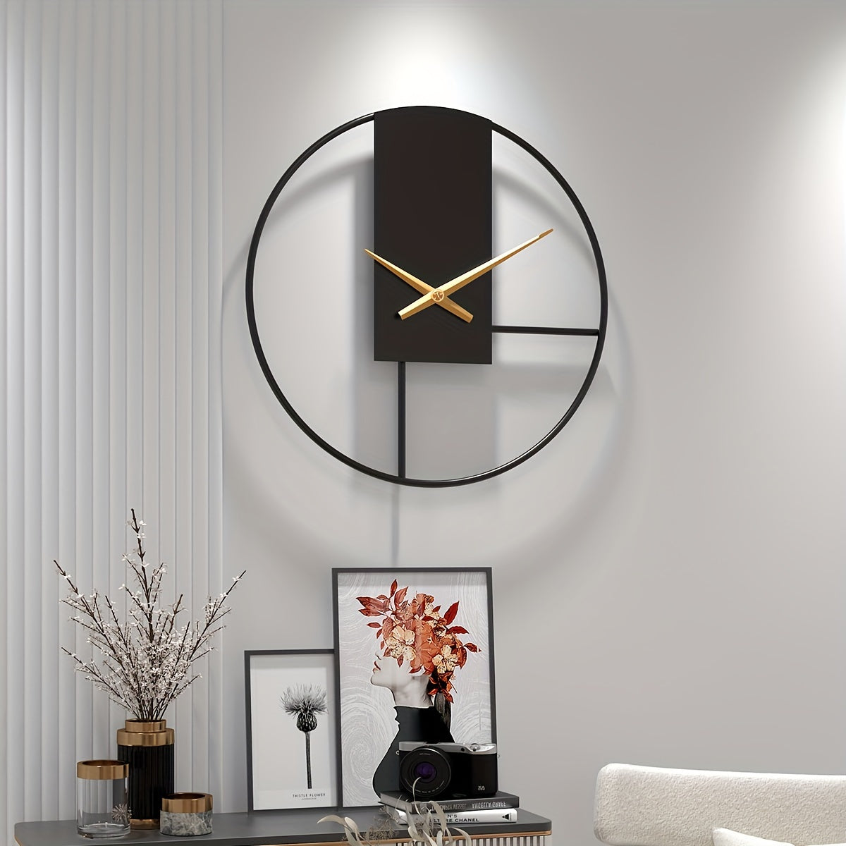 Horloge murale design en métal noir 40 cm, cadran sans chiffres
