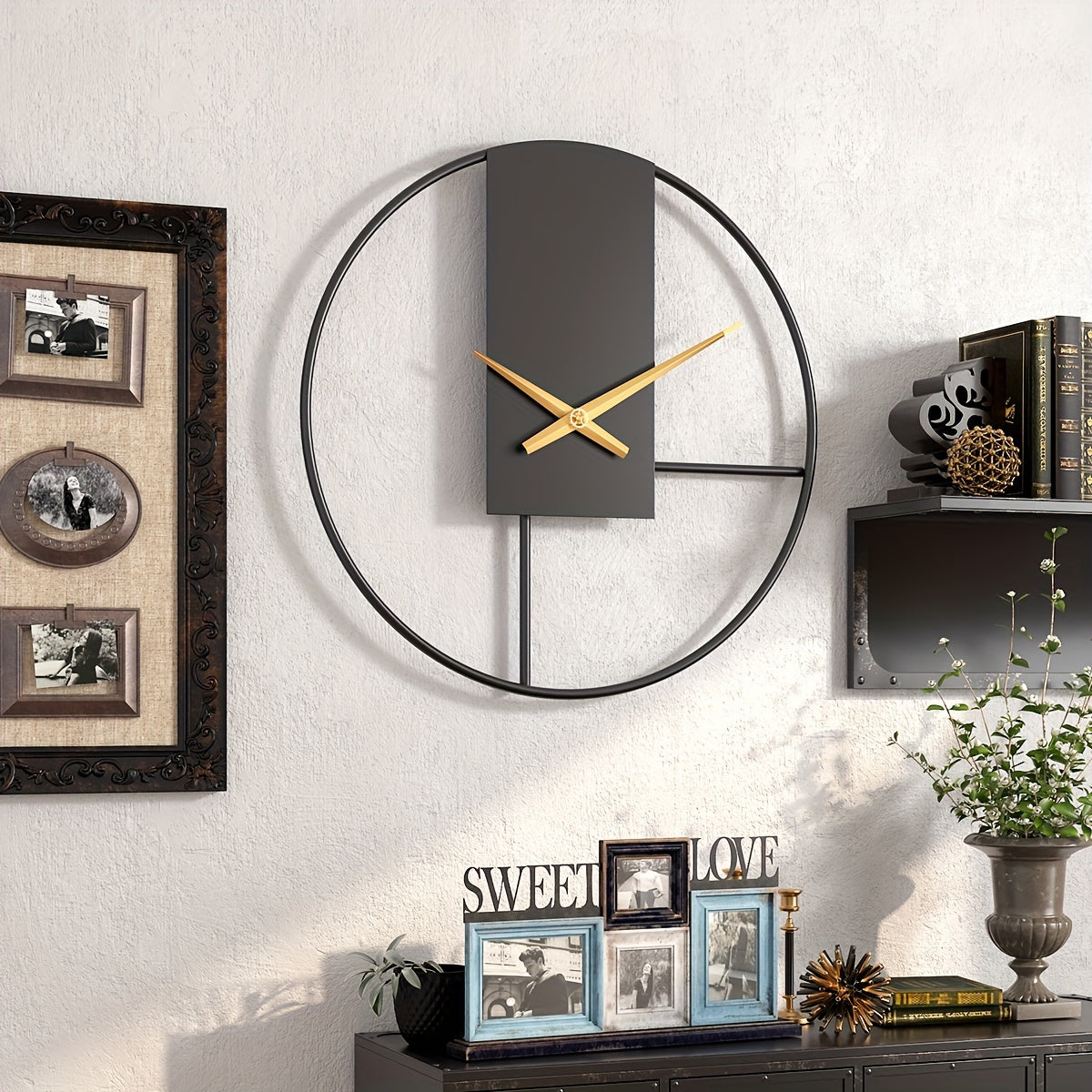Horloge murale design en métal noir 40 cm, cadran sans chiffres