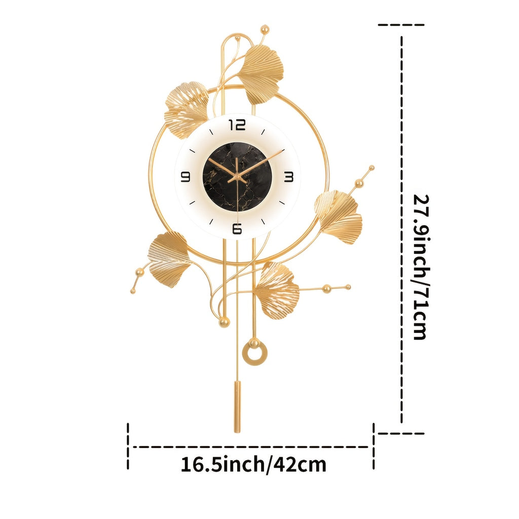 Horloge murale en fer doré à feuilles de ginkgo et balancier