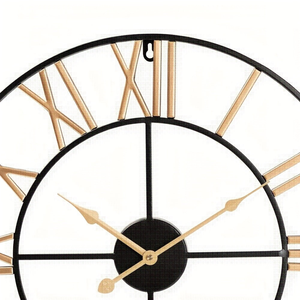 Horloge murale ajourée en fer noir à chiffres romains dorés