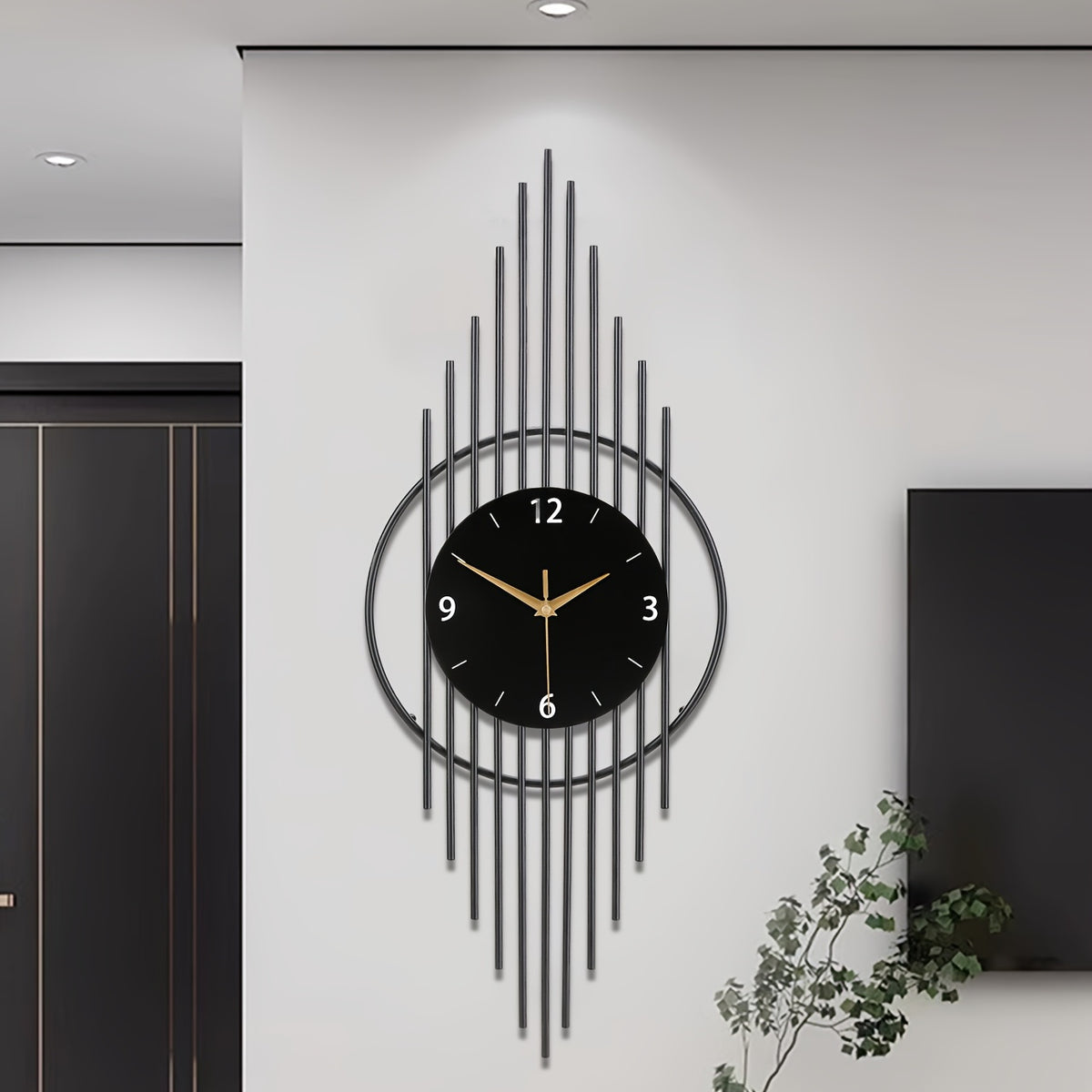 Horloge murale design en métal noir, aiguilles dorées 75 cm