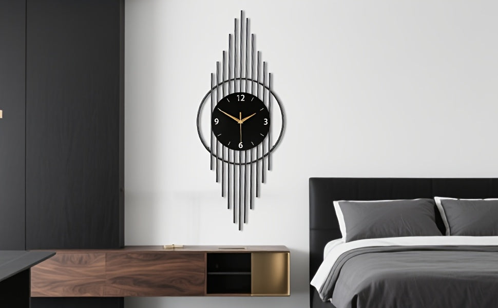 Horloge murale design en métal noir, aiguilles dorées 75 cm