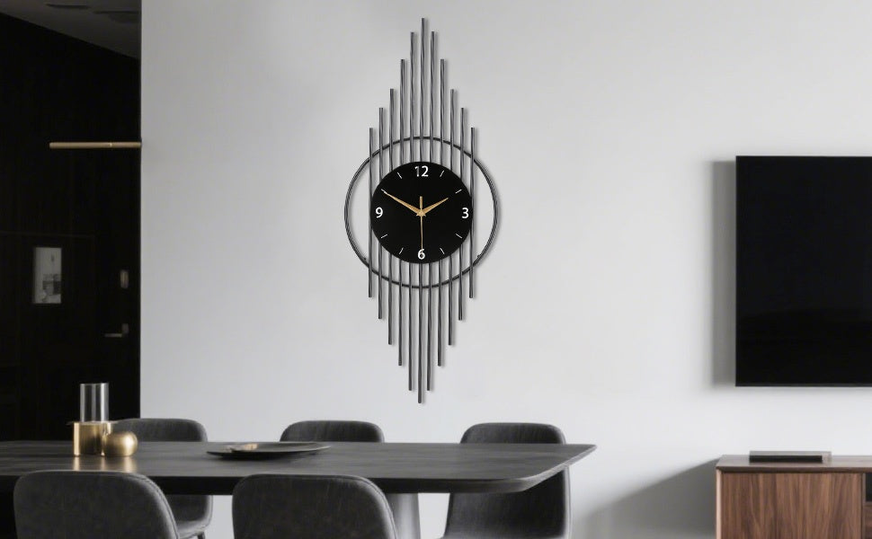 Horloge murale design en métal noir, aiguilles dorées 75 cm