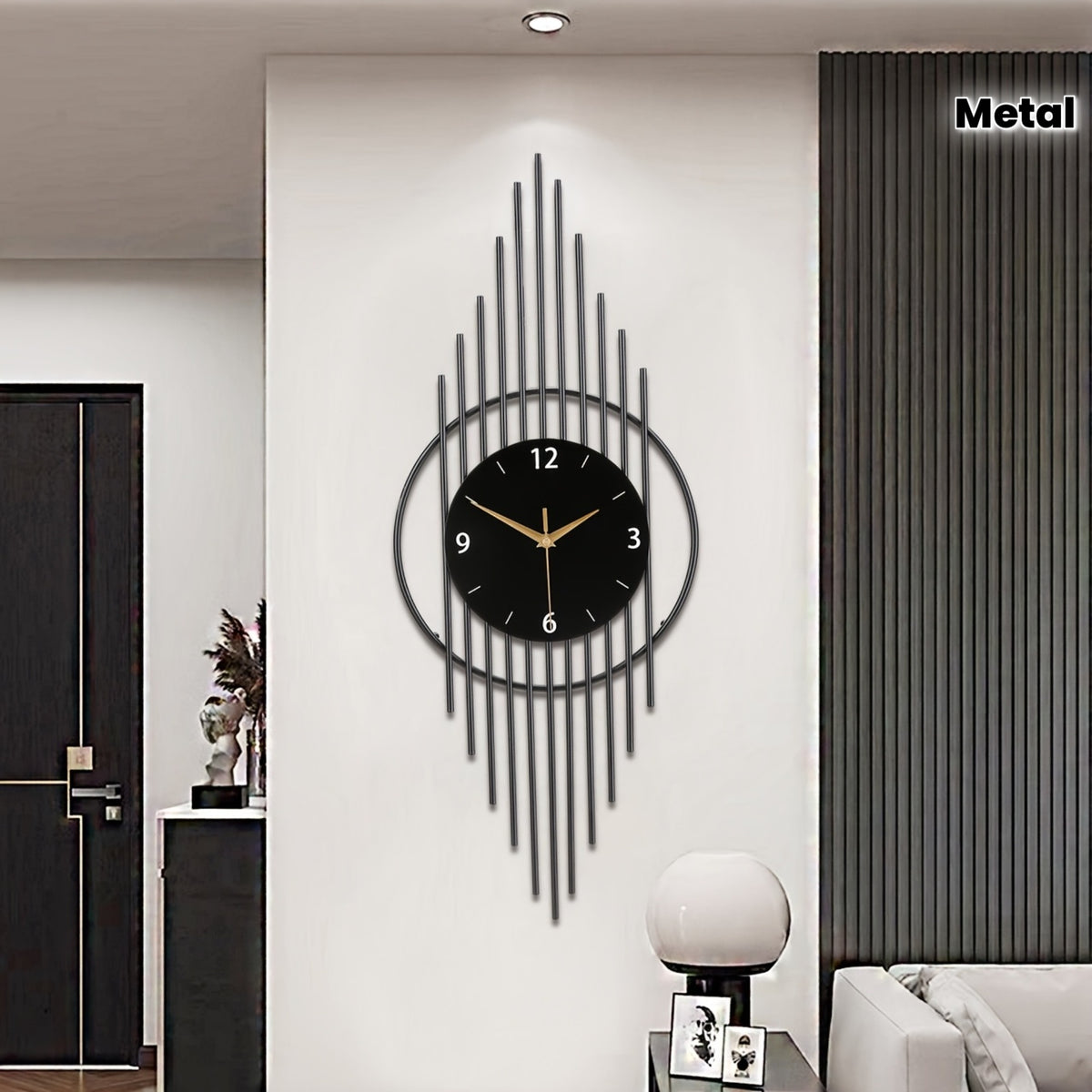 Horloge murale design en métal noir, aiguilles dorées 75 cm