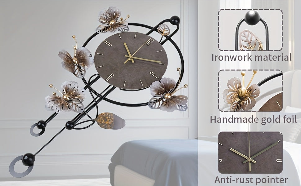 Horloge murale papillons en fer noir et balancier suspendu