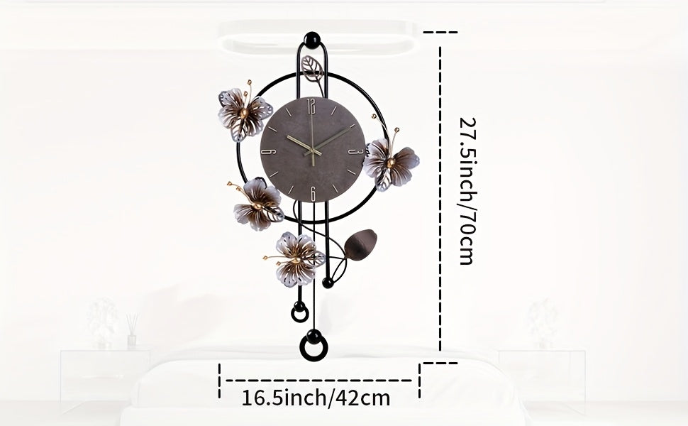 Horloge murale papillons en fer noir et balancier suspendu