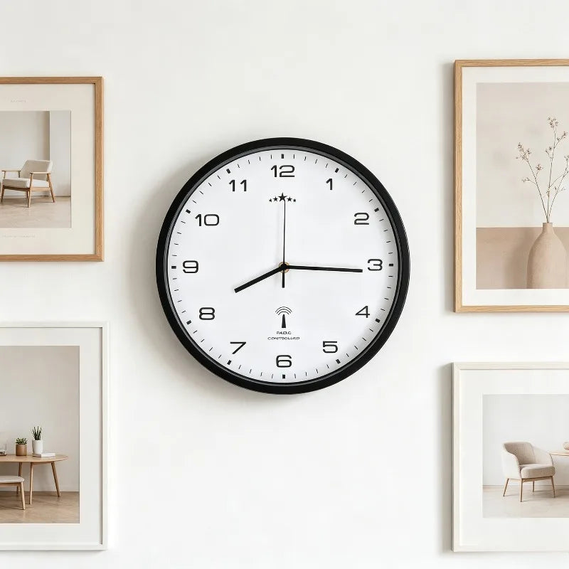 Horloge murale noire radio-pilotée, cadran blanc de 31 cm