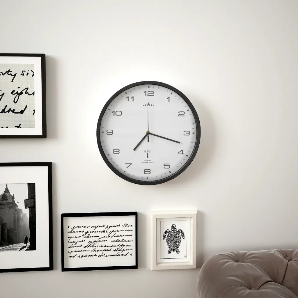 Horloge murale noire radio-pilotée, cadran blanc de 31 cm