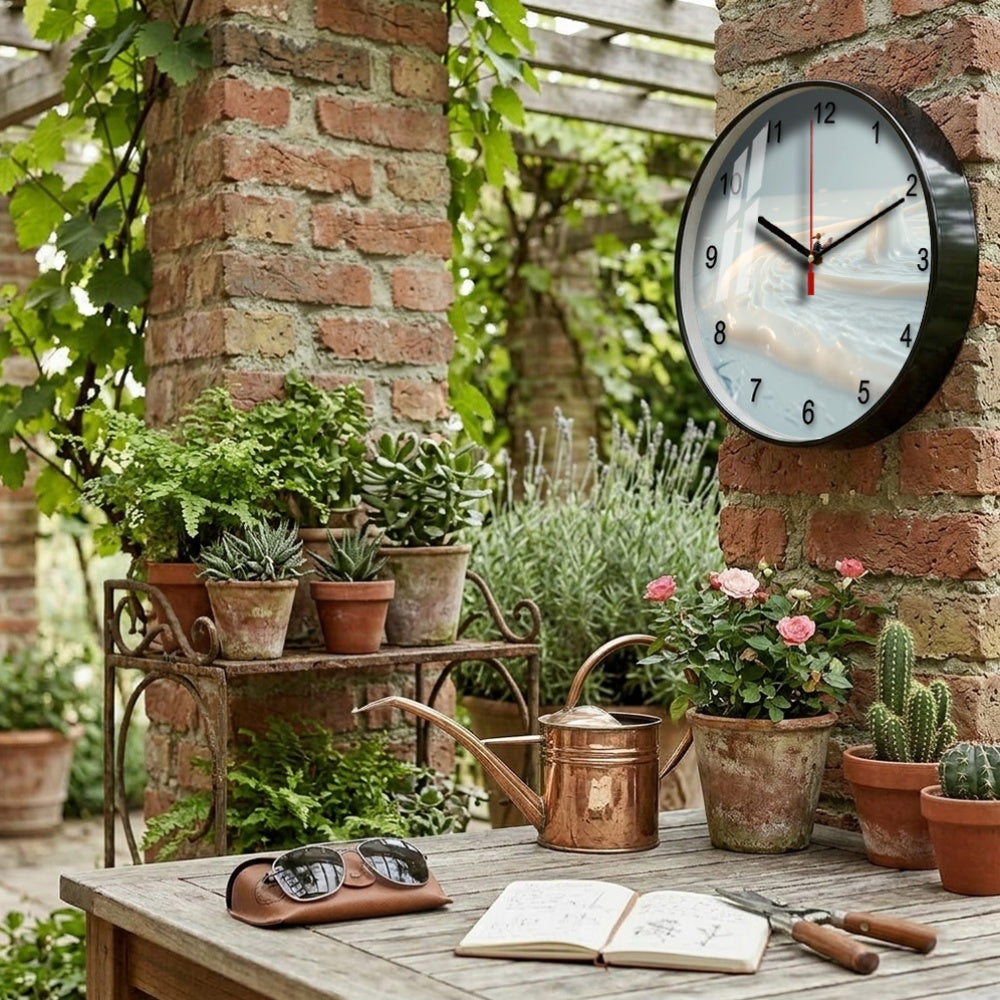 Horloge murale ronde à cadran crème effet matière douce