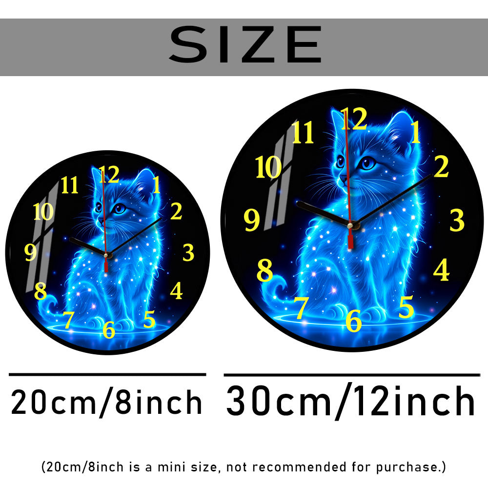 Horloge murale ronde à décor de chat bleu sur fond noir