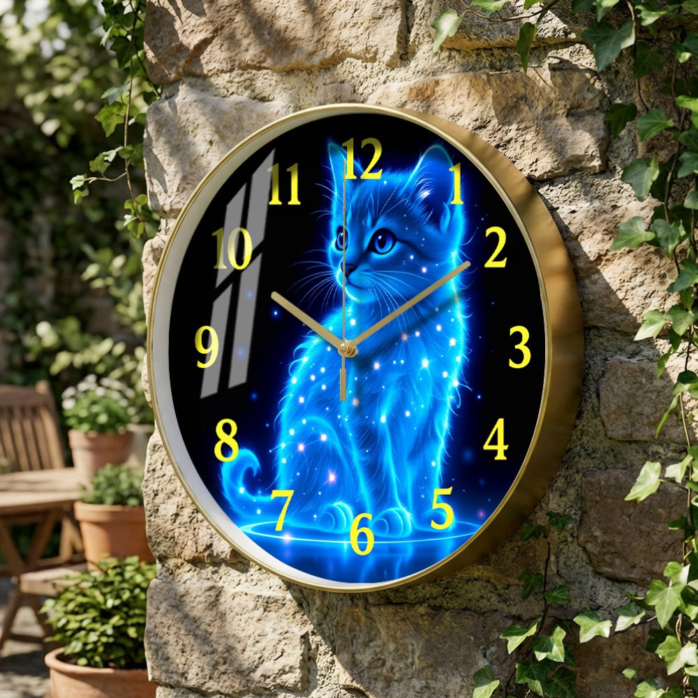 Horloge murale ronde à décor de chat bleu sur fond noir