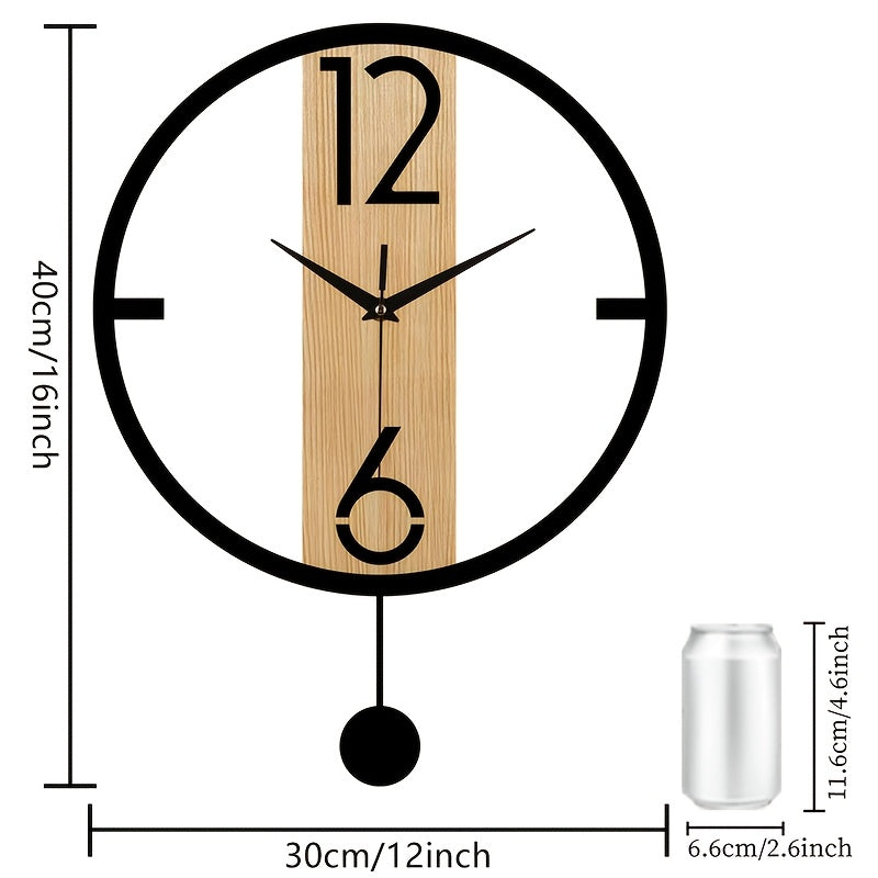 Horloge murale ronde noire et latte effet bois, à balancier