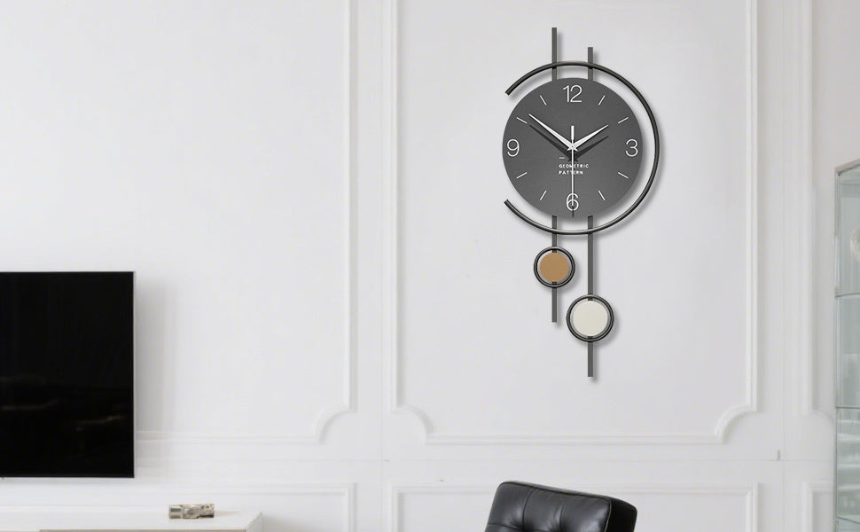 Horloge murale scandinave, cadran gris et grands chiffres
