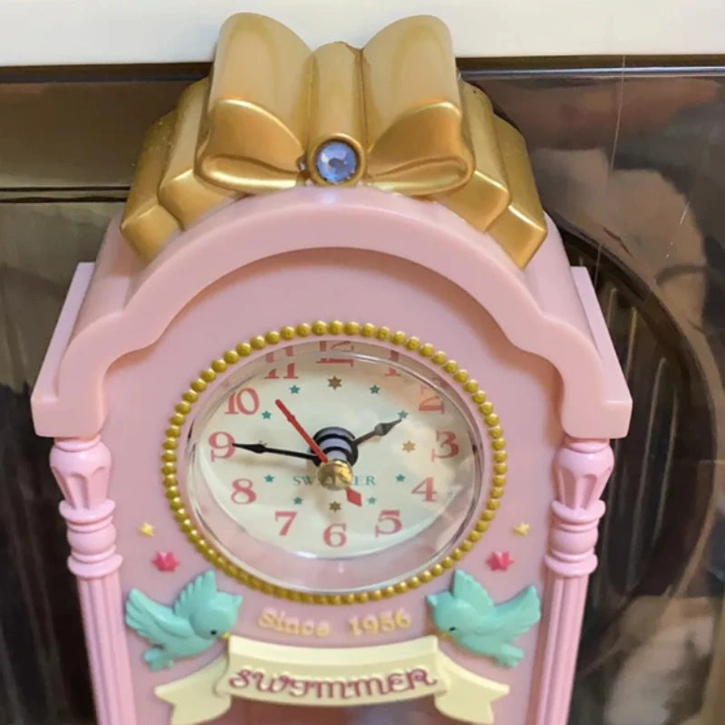 Horloge murale rose miniature 9 x 19 cm, décor d'oiseaux