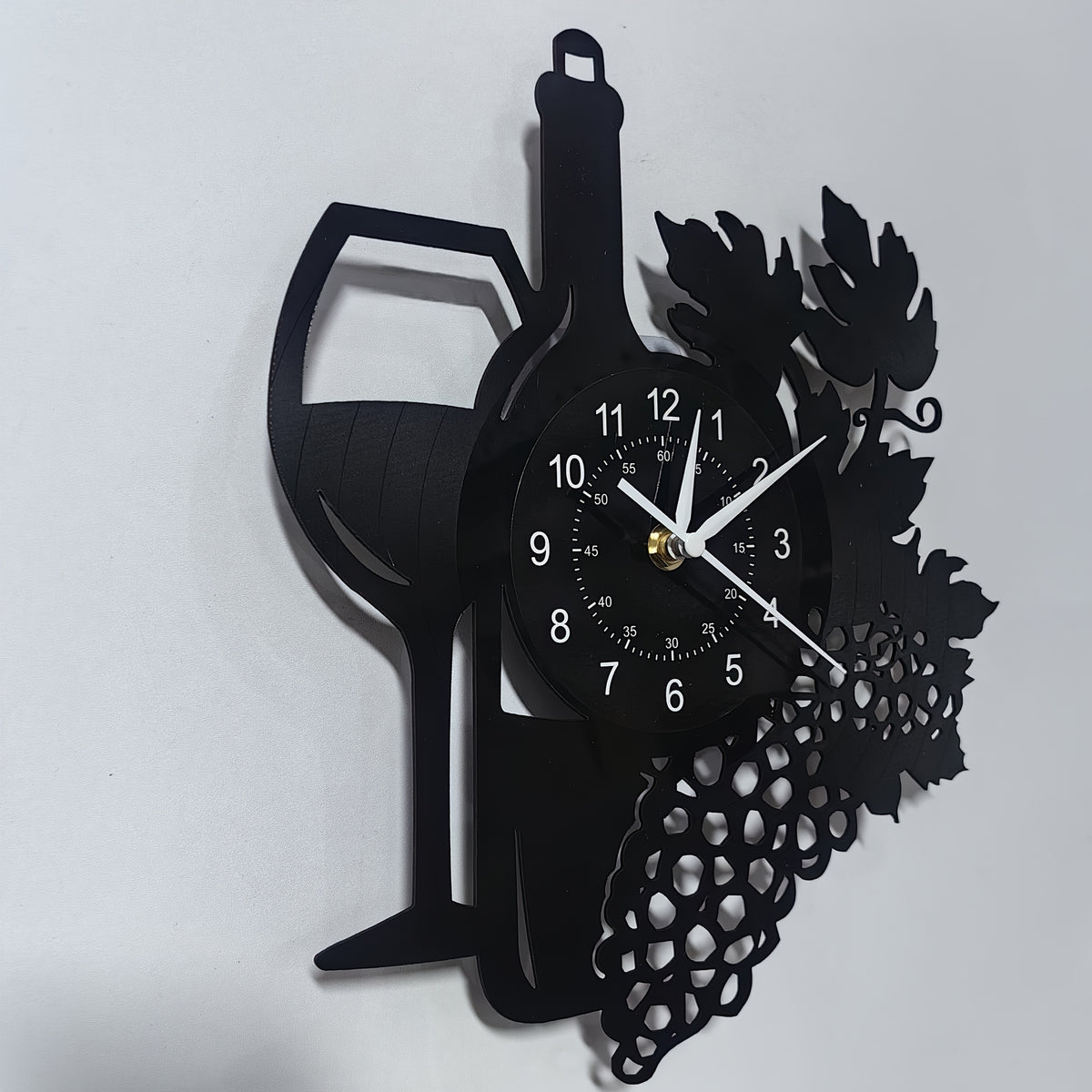 Horloge murale vinyle bouteille et grappe de raisin noire