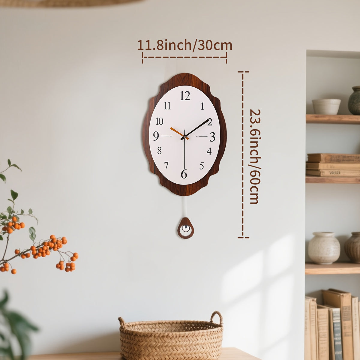 Pendule murale ovale en bois festonné 30x60 cm — Style rétro